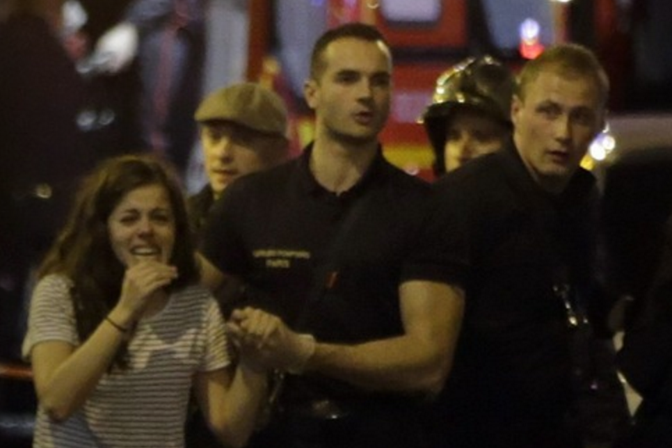 Latest from #Paris: At least 26 dead; 100 taken hostage in multiple attacks. mashable.com/2015/11/13/par…