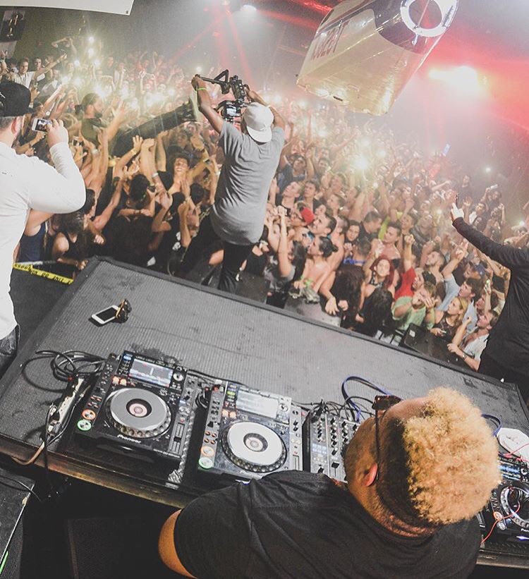 AndresFresko's tweet photo. NIGHT SHOW 🔥 https://t.co/bpEs3s2I8r