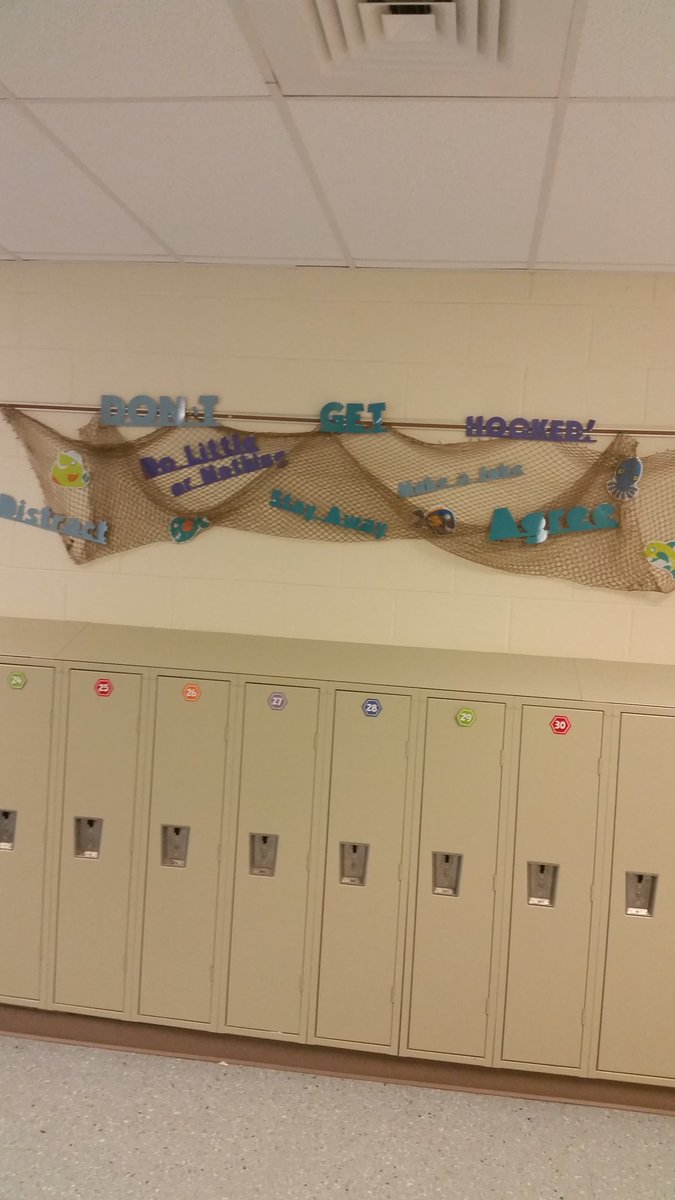lcounsellor's tweet photo. Do you love my new display as much as I do @Team_MCES? #simonshook #dontgethooked @BCPScounseling https://t.co/Y2tcQ2qA9E