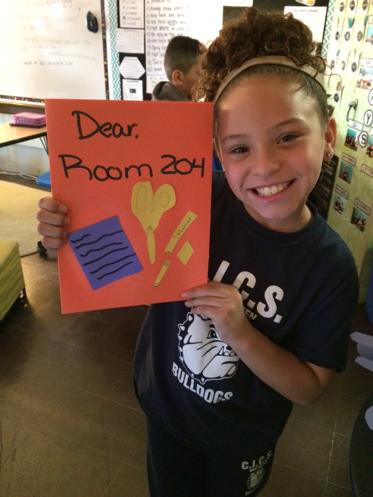 Ms_Swick's tweet photo. 5th graders share the love at #cicswestbelden for #WorldKindnessDay #CICSWorldKindnessDay https://t.co/C5k6SbVcQV