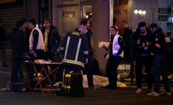 C5N's tweet photo. Atentados en París: Decretan estado de emergencia. Hoy a las 21hs programa especial en @C5N https://t.co/Nr0QKPIJ88