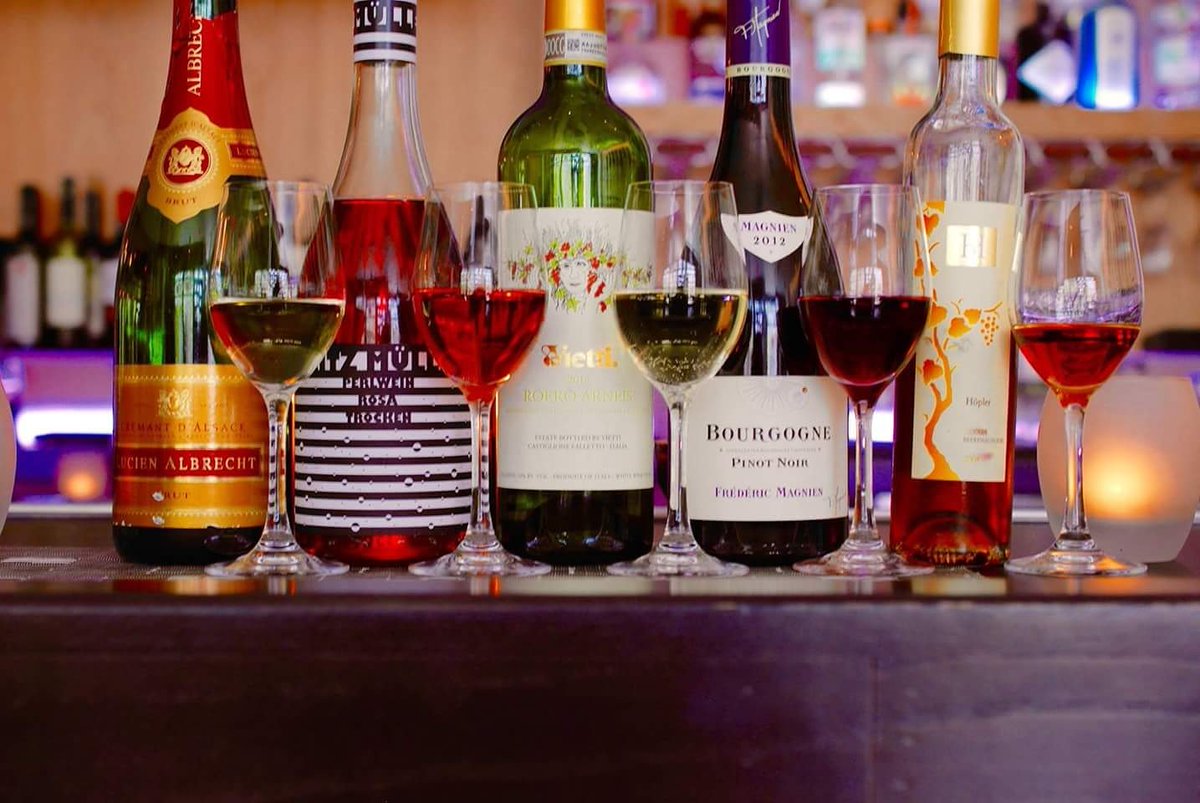 prelogs's tweet photo. Bar bites &amp; vino flights. #winebar #winetime #prelogs #wineflights #downtownatx #foodies #barfood https://t.co/ybMVT622hQ