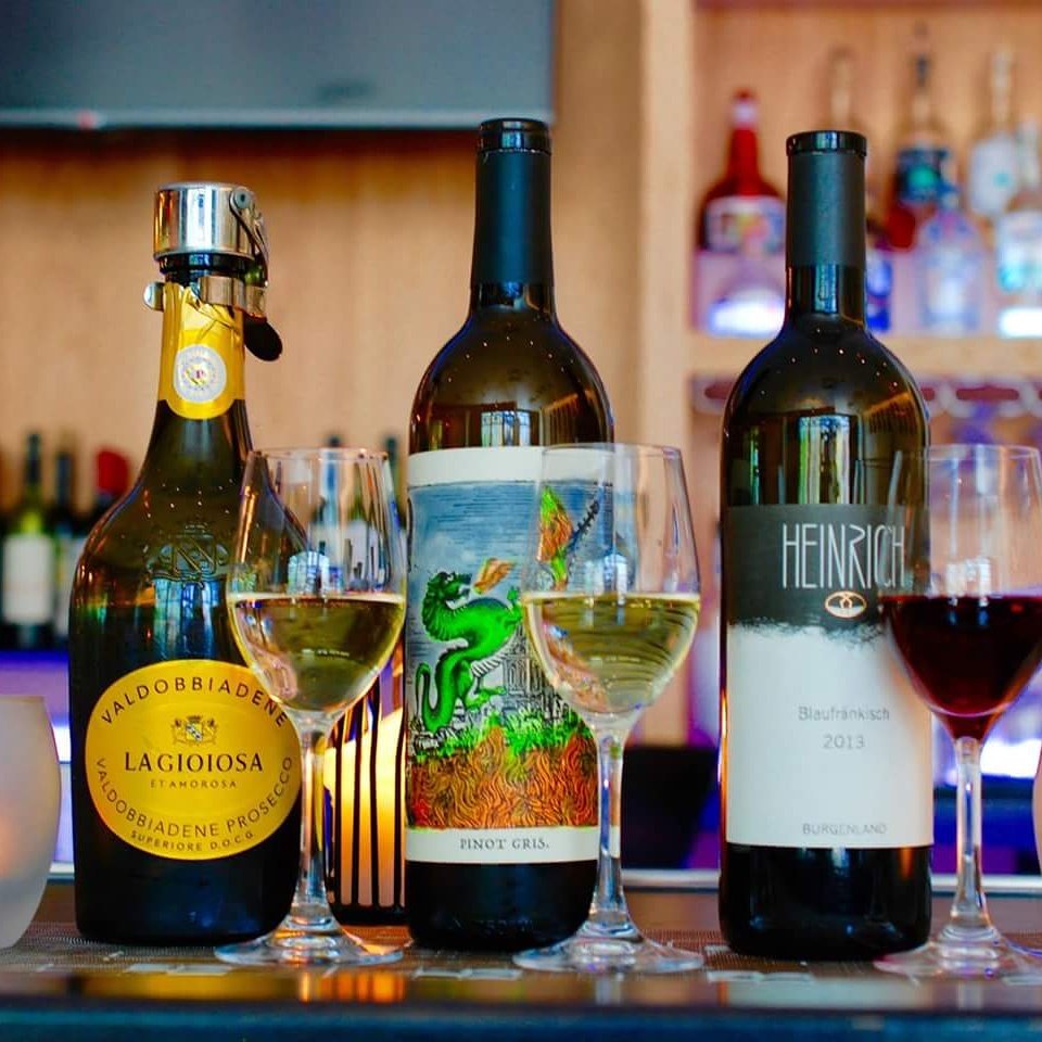 prelogs's tweet photo. Bar bites &amp; vino flights. #winebar #winetime #prelogs #wineflights #downtownatx #foodies #barfood https://t.co/ybMVT622hQ