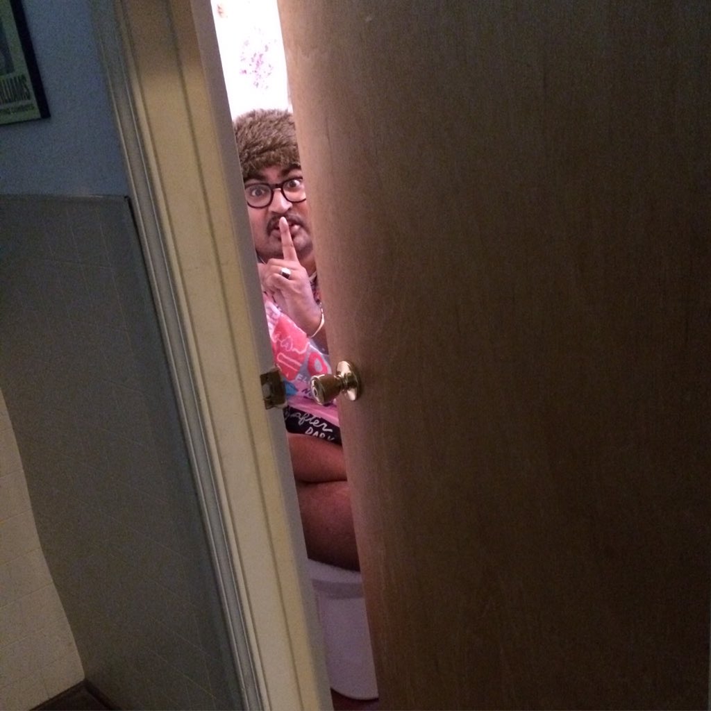 Toilet bowl diaries #stankwilliams <a href="/kkbbqshow/">THE KING KHAN & BBQ SHOW</a>