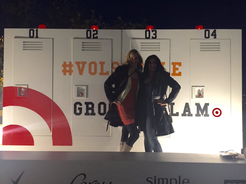 lalehl's tweet photo. #VOLSSTYLE #Utkbasketball #now https://t.co/CqklSwc2rS