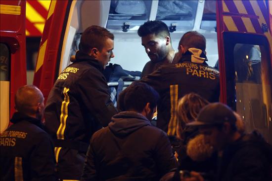 Presidente de #París ordena estado de emergencia y cierra fronteras ow.ly/UDgpB #ataques #ataquesparis