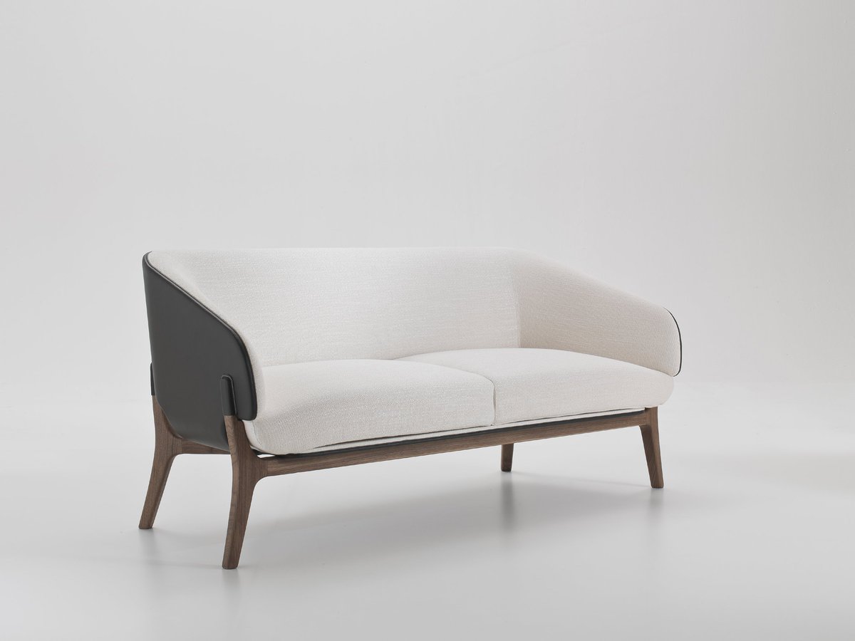 CollectiveForm's tweet photo. Prestige and sophistication with the Savile Row sofa by Mariani #sofa #interiordesign #furniture https://t.co/gF6JkvypRM