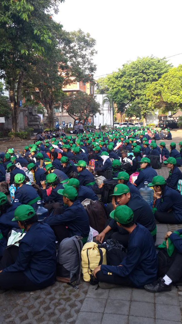 psfkunud2015's tweet photo. BSH hari 1: Pengumpulan peserta BSH di Lap. Parkir Timur sblm menuju Margarana. Semangat mengikuti BSH 2015! https://t.co/Q7j6cD5Nke