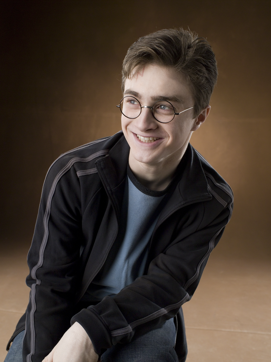 harrypotter's tweet photo. "The fans of the #HarryPotter films are unique and amazing…” - #DanielRadcliffe
Congrats on your Hollywood Star Dan! https://t.co/5cklZikCA2