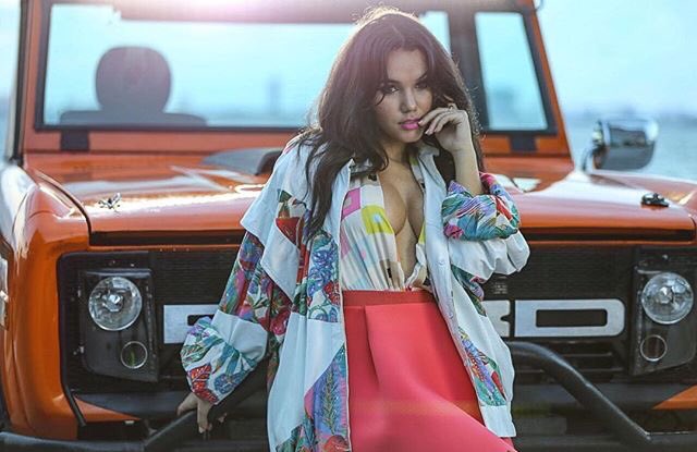 xoxocarolinaa's tweet photo. #bts from yesterday's shoot w/ @iamdamarislopez #makeupbyme https://t.co/vKZnorZ9zL