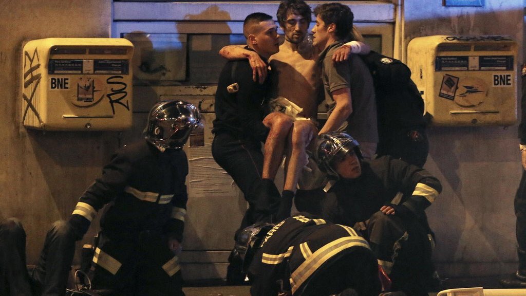 isaacBIOvega's tweet photo. #JeSuisParis 💔 #AtentadoEnParis
60 muertos y 100 rehenes en ataques terroristas en #París: tiroteos y 5 explosiones https://t.co/q8edfZEIqK