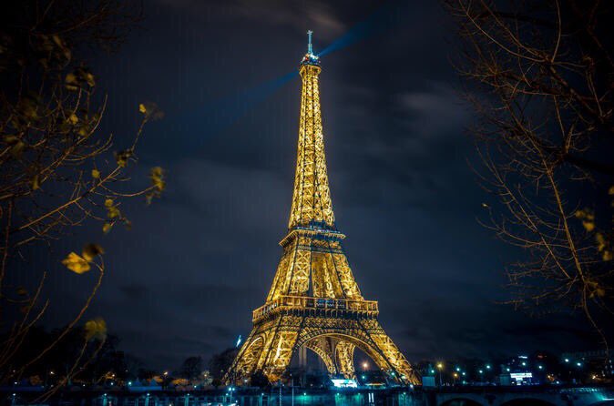 Je me tiens avec Paris 🇫🇷.  #PrayForParis