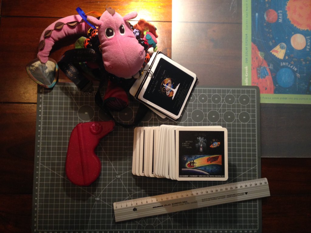 4tuneQkie's tweet image. #FF @MeteoriteMen @geoffnotkin on his #WeirdEarthOrbitTour
@SpAcEhoLiX HQ is getting ready for Nov 17/18
#CUSunday🎈😉