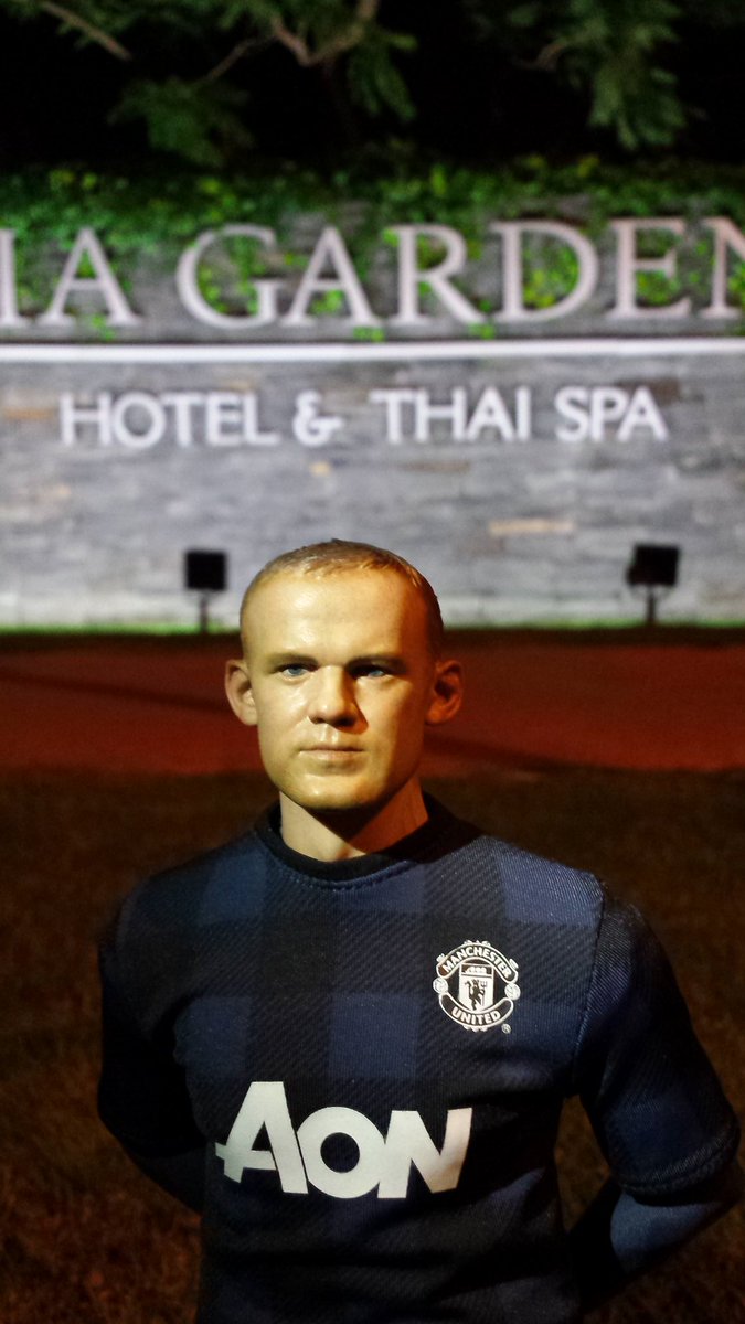SandraCVicente's tweet photo. We are waiting for you @esteladelrio and I here outside the hotel with mini Rooney.
Could you go out?😶 @WayneRooney https://t.co/6THD6jSeNx