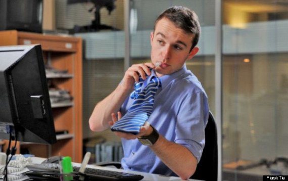 ThreeGuysTies's tweet photo. This #flasktie is the best idea ever! Happy Friday, folks! #weirdinventions #funny #flask #necktie https://t.co/nAcl43tGPg