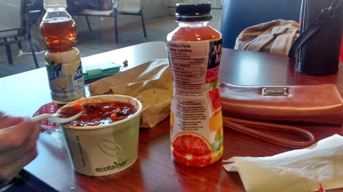OsadiqUw's tweet photo. Quick eat out on campus, veg&amp;legume soup and tangerine juice; veg and protein sources @UW_URWhatUTwEat @UWmerrynTA https://t.co/pQKSKbKPOo