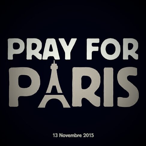 Anghelosss's tweet photo. Sorprendida leyendo en las redes sociales   el drama de los parisinos. https://t.co/HH9D0WC1pz