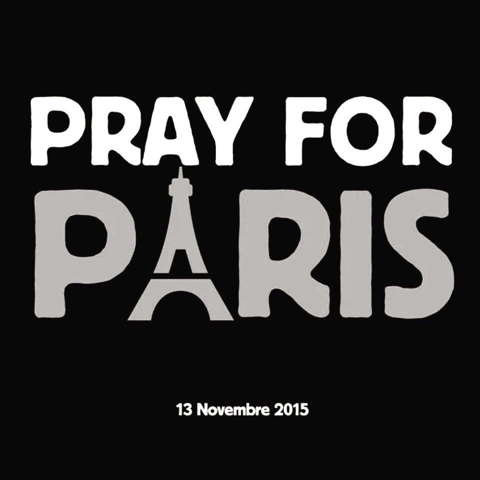 😭 Pray For Paris 🙏🏻 #PrayForParis