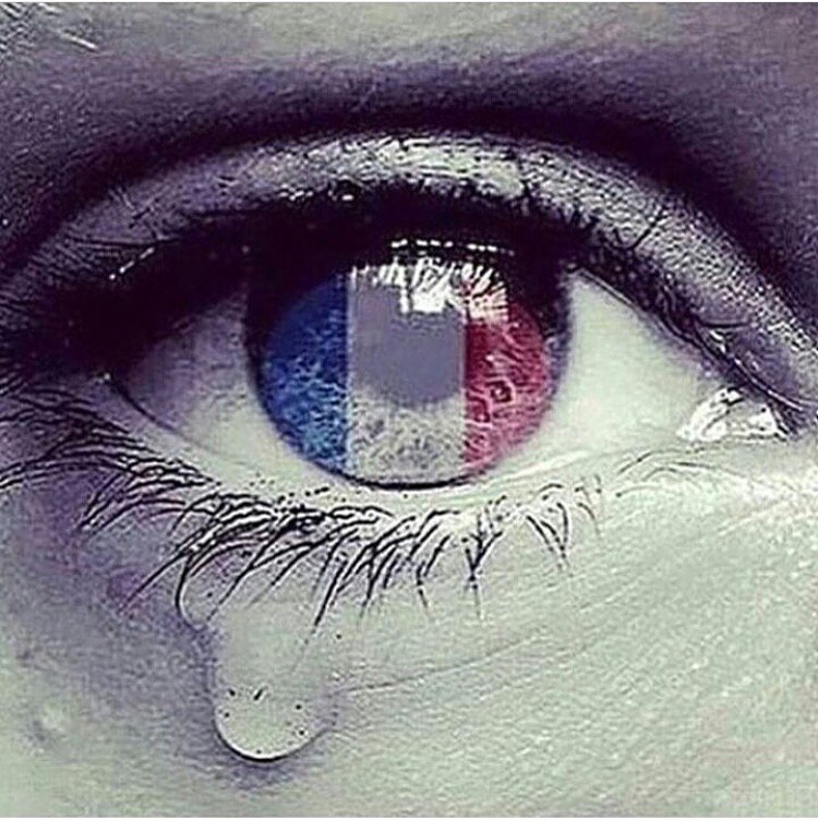 P_Dorrie's tweet photo. Paris je t'aime... I cannot believe the news 💔 Where is the humanity?! #prayforparis https://t.co/sLUtqVeYP8
