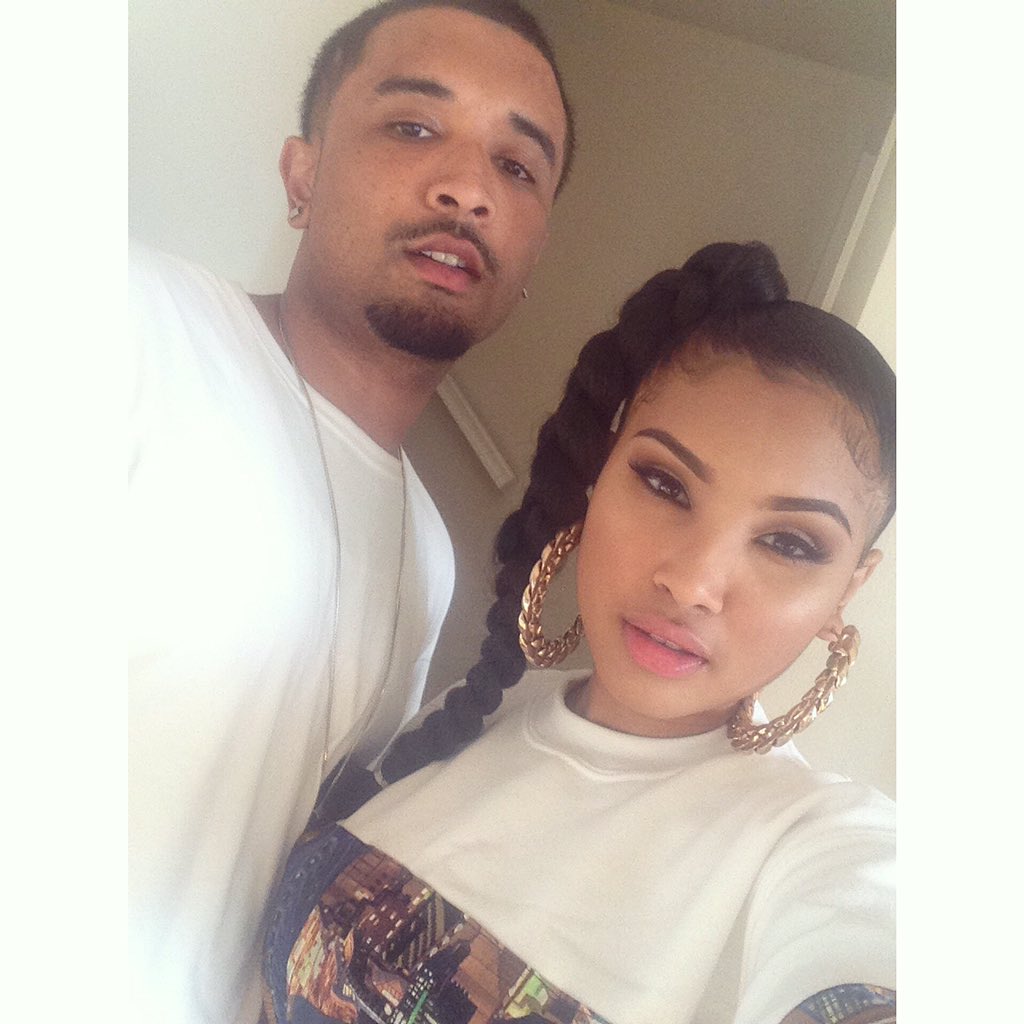 _QueenNiaa's tweet photo. Ain't no trust without us. How I'm suppose to do this shit without you Kuya. November 13 2015 11:31 AM 💔🙇🏽😔 https://t.co/LdiqnbrqTo