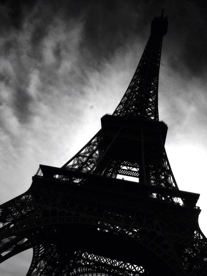 Vive la France! ❤️ Ce soir, nous sommes tous Parisiens. #parisattack