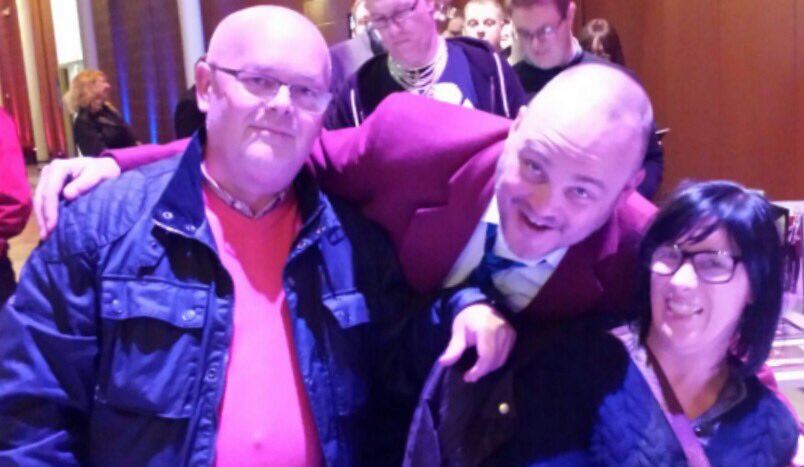 Field3Sarah's tweet image. What an fantastic daddy and daughter night seeing the greatest pub landlord #almurray looking forward to the next 1x