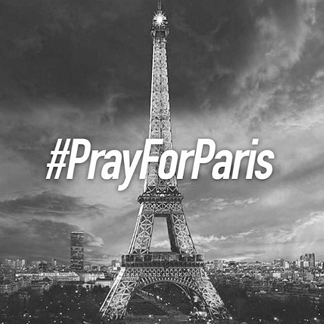 ch_connie's tweet photo. 🙏 #PrayForParis https://t.co/TbRE6nwwBO
