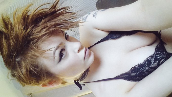 #fauxhawkfriday is now a thing in my chat room on @realfreewebcams https://t.co/mz7oRDLvvr<a href="/tag/fauxhawkfriday"class="tags">#fauxhawkfriday</a>