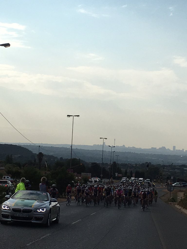 Momentum_za's tweet image. #CCTwitterRide underway with beautiful Jozi in the background.