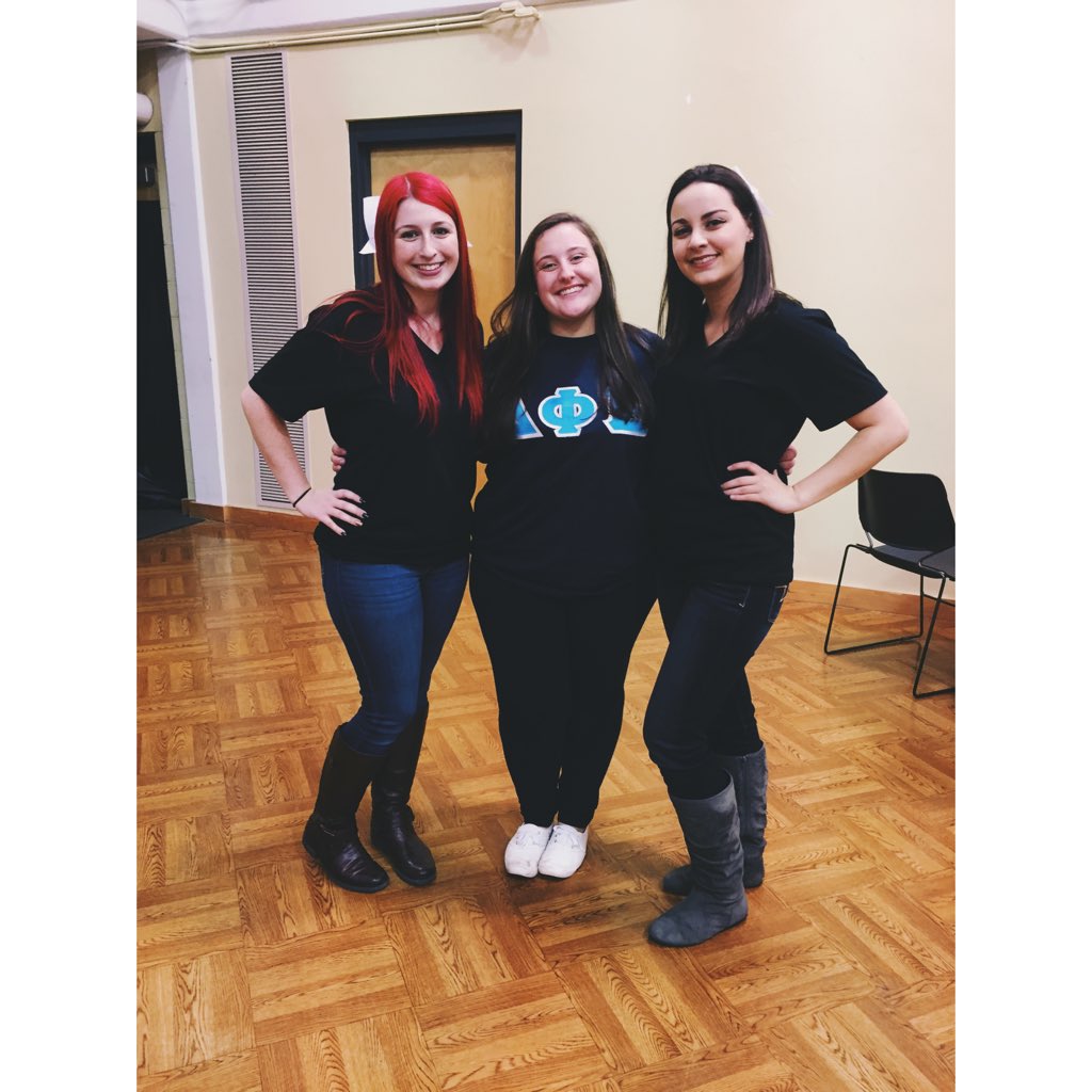 THEY KNOW 💕💕 HER BIG IS RACH <a href="/RachelWalkah/">Rachel McGee</a> ANDDDD SHE HAS A TWINN <a href="/xoohelenhanley/">Helen Hanley</a>