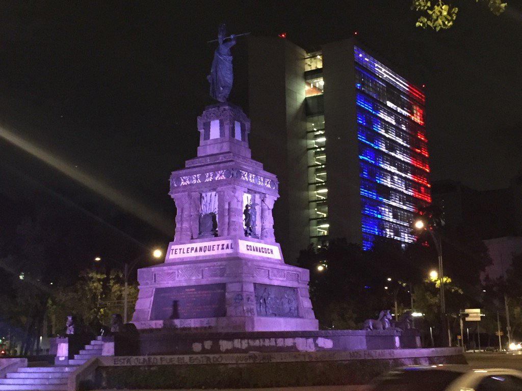 Mexico aux couleurs de la France #fusillade #afp #attentatparis