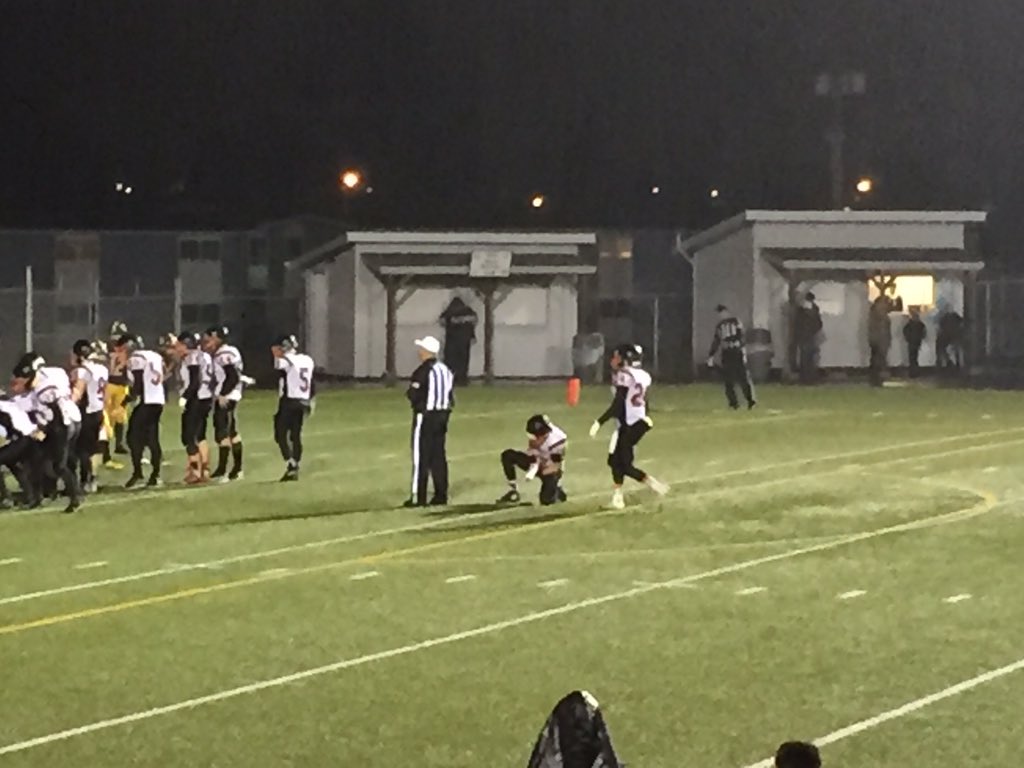 Debbie30339298's tweet photo. #Napavine TIGERS tied 14-14 against North Beach. #OVERTIME #football https://t.co/YlfpWFcxfI