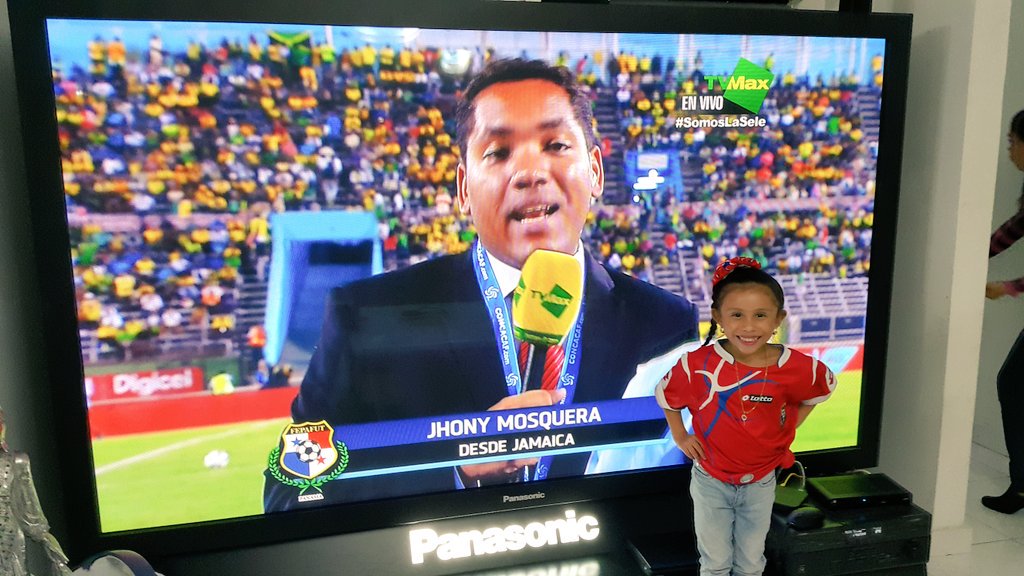 Taty17's tweet photo. #SomosLaSele Esperando el Partido.Apoyando a Mi Selección. 
#IsabellaArianna https://t.co/TCkrVmAT2i