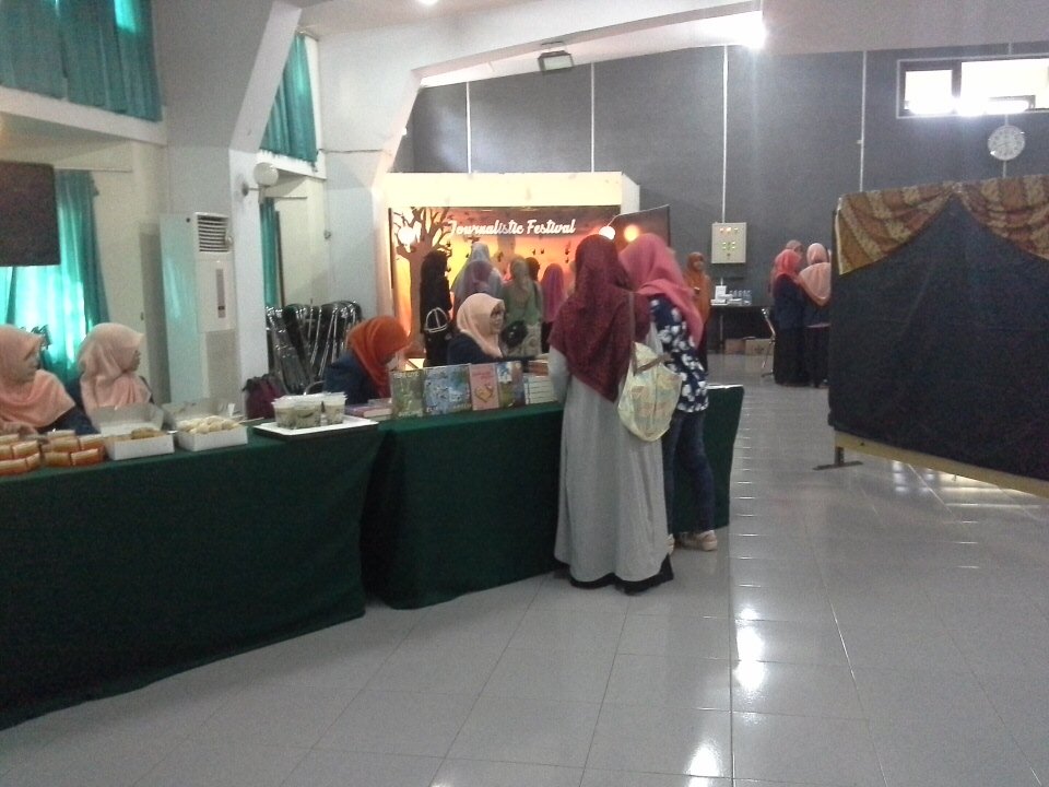 jfest2015's tweet photo. Yuk datang ke JFEST 2015. yang belum punya buku, panitia menjual dengan HARGA LEBIH MURAH! https://t.co/aHPBJbfTNO