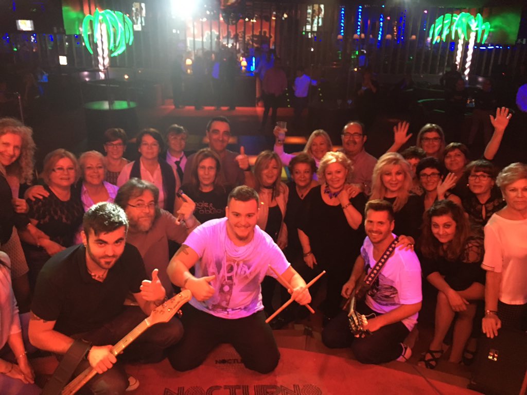 CaseFiliu's tweet photo. Gran noche en #DiscotecaNocturno #Murcia @el_filiu @CrpRangel @PepoMarco @Carlos28091979 https://t.co/ERo6YLYb5u