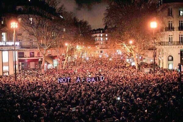 Rowles29's tweet photo. This is incredible. I am in awe at the strength and courage of the people in #Paris right now. Be brave #notafraid https://t.co/3z4NJpjfYY