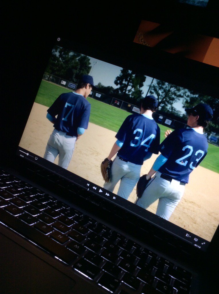 kristagzz123's tweet photo. when you spot the booty @camerondallas @Nashgrier #OutfieldToNumberOne https://t.co/K68HjzOXRH