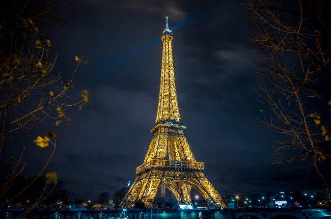 _GetKonnected's tweet photo. Dear #Paris our prayers go out to you. https://t.co/TmDCwHZoS2
