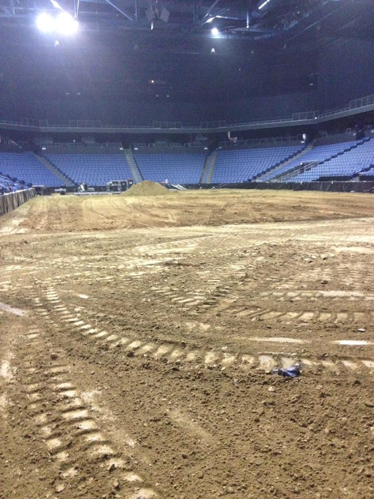 BrandonDavisPBR's tweet photo. The dirt is down here in Ontario Cali!. @pbrvt @KimesRanchJeans @KaplowInsuranc #PBRONT #krj #kaplow #SuperiorDodge https://t.co/qbxvW43zbU