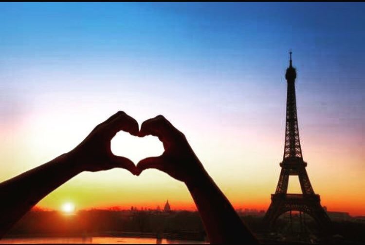MissyDuckWife's tweet photo. Praying for Paris. Love can conquer evil. #PrayForParis https://t.co/fjwDCRHUdT
