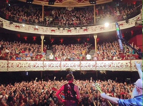Finì a processo su islam, volevate imbavagliarmi. Attentato Bataclan : Nagraj on Twitter: "#Paris. The horror. Photo inside the ...