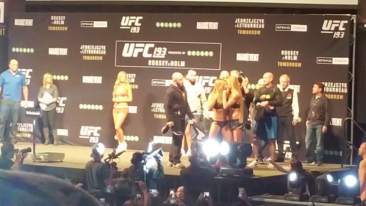 tjtigress's tweet photo. @D_curtis6 @Chris_Hall16 @ufc Holly is going to pay https://t.co/RZwi0KxuJC