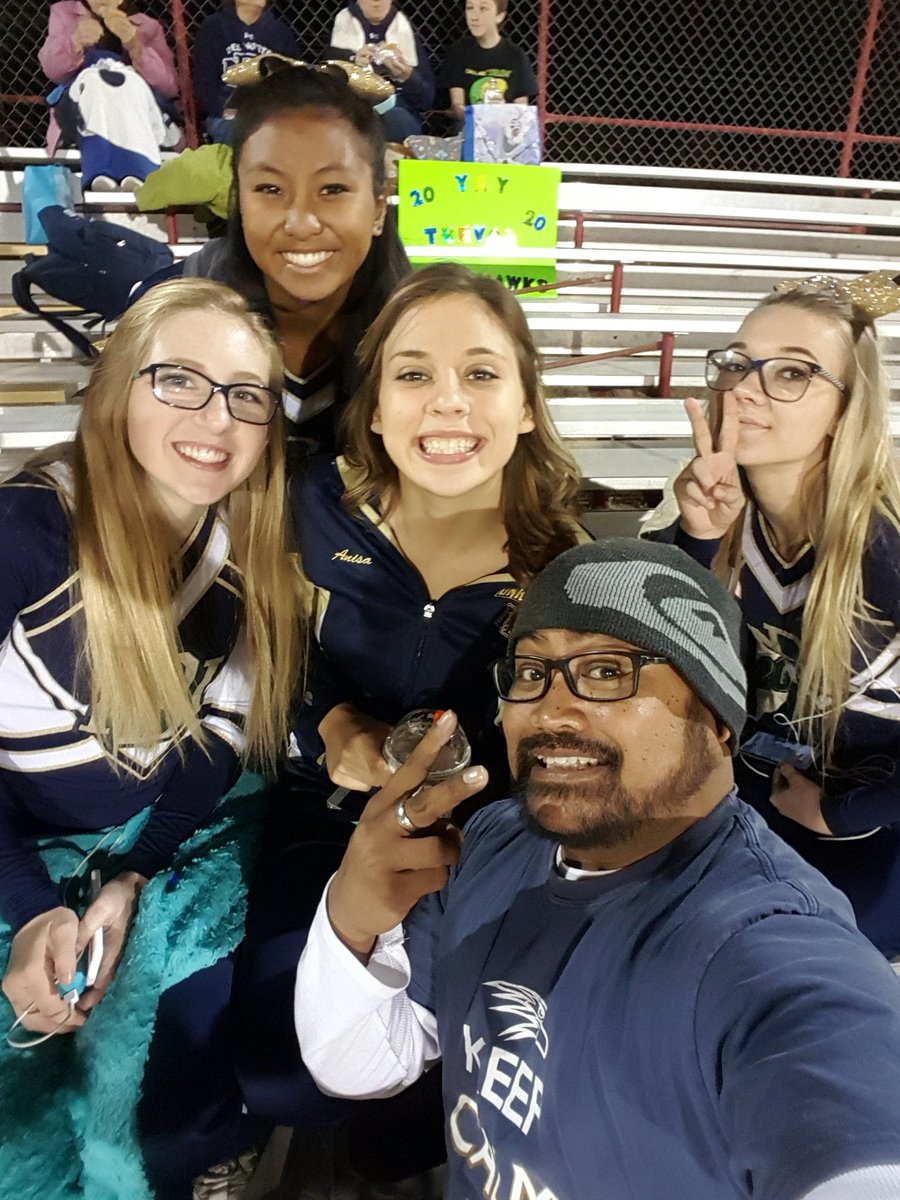 dnhs_cheer's tweet image. Our amazing cheer team getting ready for our playoff game against Imperial!#dnhscheer #flockon #nighthawkpride