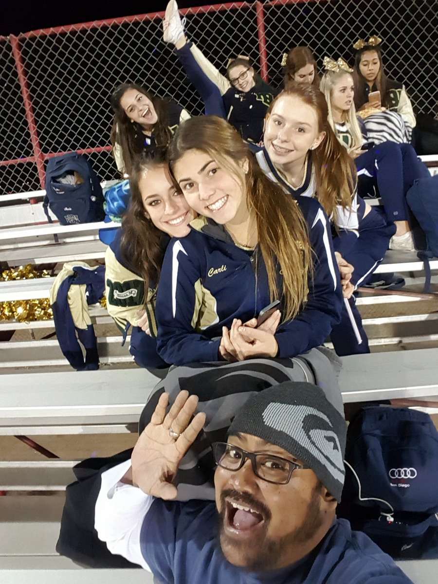 dnhs_cheer's tweet image. Our amazing cheer team getting ready for our playoff game against Imperial!#dnhscheer #flockon #nighthawkpride