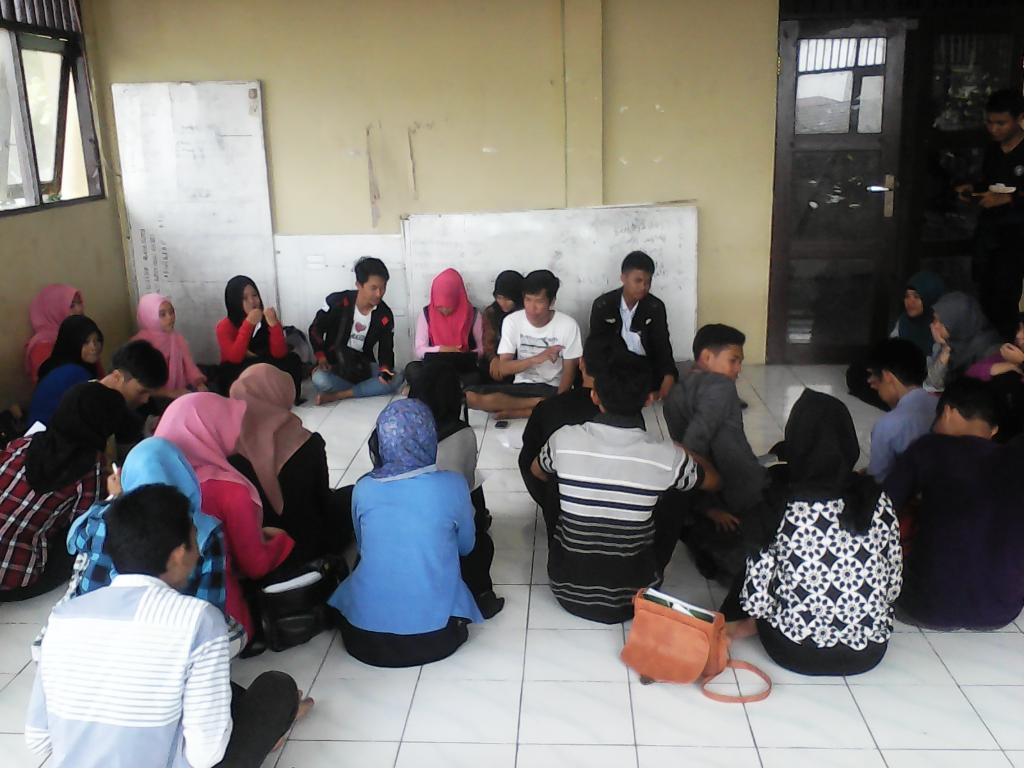 Tkd_AntasariBjm's tweet photo. Rapat persiapan Kejuaraan Daerah Taekwondo Terbuka Antasari Cup 2015 H - 2 Semangantttt ....😁😁😂 https://t.co/CamTQYrPlJ