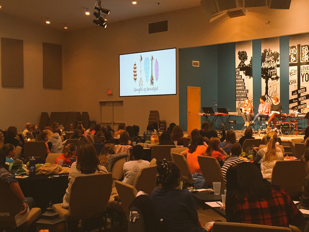 LoLoStrom's tweet photo. Such a great turn out!! This has been so awesome! #becomingapowerfulperson #SUB2015 #beautiful @straightupbeau1 https://t.co/j4xzx6LAk7