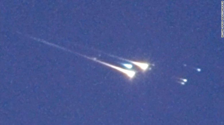 CNNEE's tweet photo. Misterioso objeto cayó a la Tierra tras mantener en alerta a científicos... ¿y qué pasó? https://t.co/JF4zucWRfo https://t.co/LFNnNQT94L