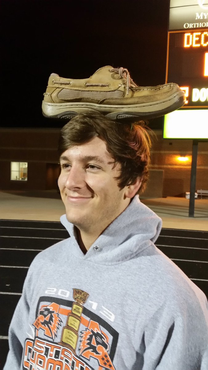 thingsoncullen's tweet image. Shoe