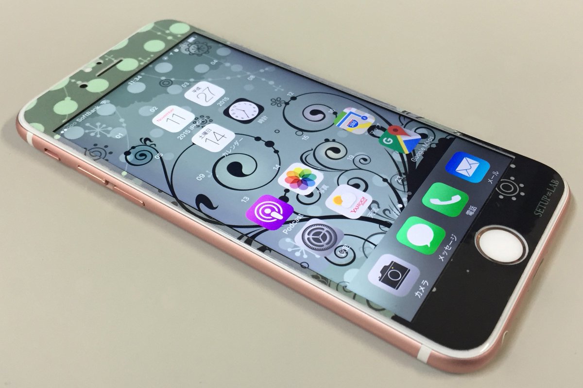 synchroskin's tweet photo. iPhone5s/5から #iPhone6s に機種変すると画面の大きさに戸惑います。
1番上のアイコンに指が届かないことも(^_^;)
そんな時は、スキンシールとアイコンまで壁紙とつながる「シンクロスキン」でホーム画面もカスタム♪ https://t.co/3n3FBwey2J