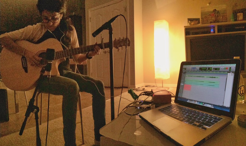 pamelapraniuk's tweet photo. Cover en progreso! 😉🎤🎸 #LookWhoIsVisiting #OurKindOfFun #CoverInTheMaking
... cuál canción será!? 😁 https://t.co/Uryi6ysyQ3